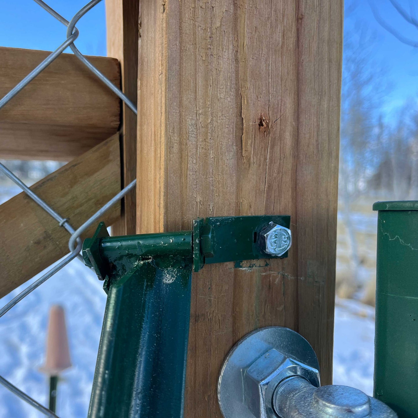 Fully Adjustable Gate Post Side Brace – T-Post or Wood Post Support
