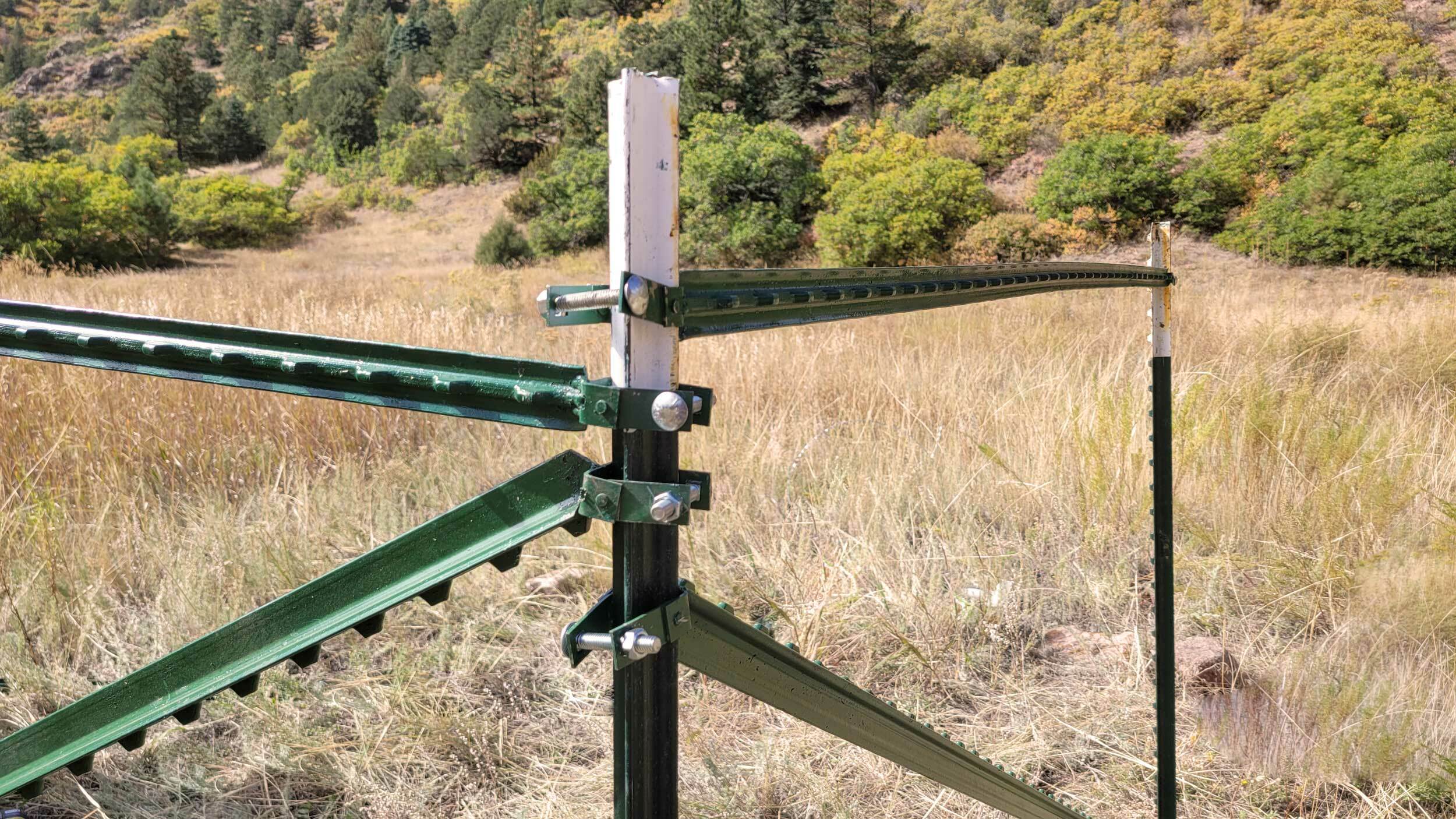 T-Post Fence One Complete Corner – Fence Easier